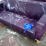 Schoonmaken bank na vandalisme Schoonmaken bank na vandalisme
