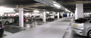 Vloer parkeergarage reinigen